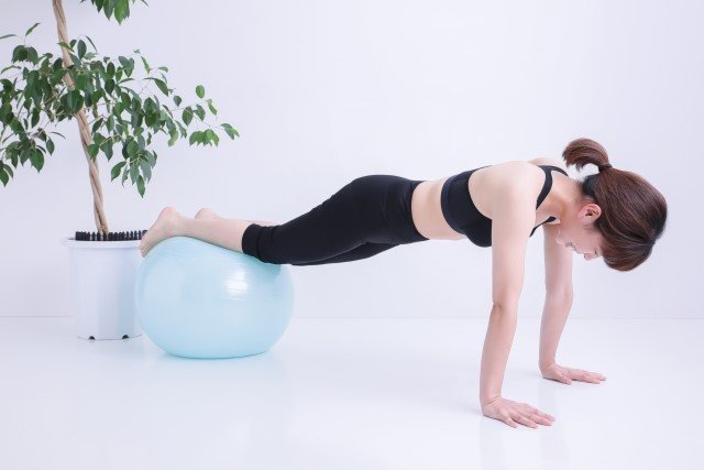 腕立て伏せのダイエット効果とやり方!腕立て伏せができない場合は?